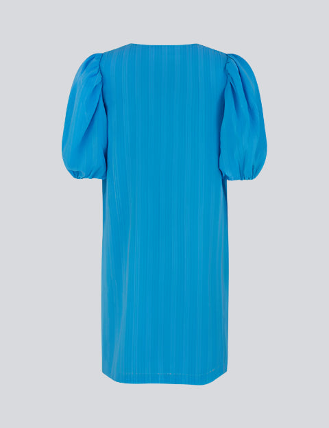 Short dress in blue with relaxed fit and v-neckline. The sleeves on AshaMD dress are short and voluminous with elasticated cuffs.  Material: 100% Polyester  Lining: 100% Polyester