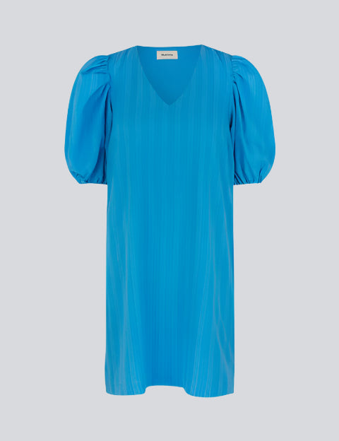 Short dress in blue with relaxed fit and v-neckline. The sleeves on AshaMD dress are short and voluminous with elasticated cuffs.  Material: 100% Polyester  Lining: 100% Polyester