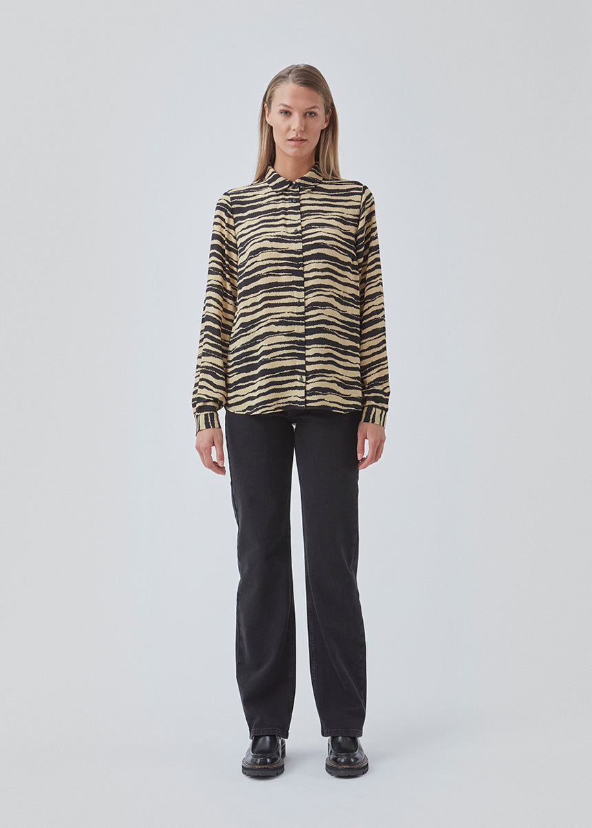 Shirt made from recycled materials. BeckyMD print shirt offers a relaxed fit with wide sleeves with cuff, shirt collar, and button closure in front.