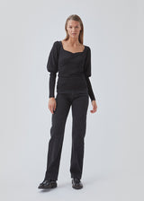 Fitted top in black with long sleeves in a knitted quality. BilgeMD top has a heart-shaped neckline and long sleeves with puff detail and a tight-fit detail.