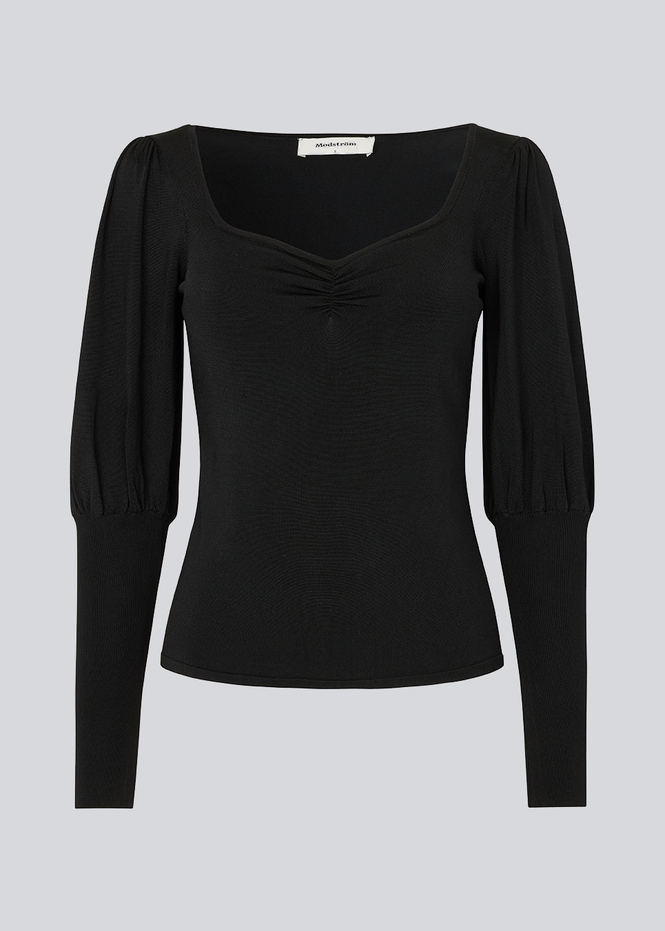 Fitted top in black with long sleeves in a knitted quality. BilgeMD top has a heart-shaped neckline and long sleeves with puff detail and a tight-fit detail.
