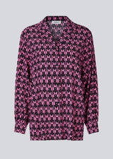 Shirt in pyjamas style in a beautiful print. BorysMD print shirt has a collar and button closure and long baloon sleeves with normal cuff.