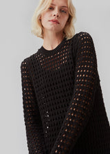Maxi dress in organic cotton with a crochet look. CamdenMD dress with a relaxed fit, long sleeves, and a round neckline with ribbed trimmings.   The model is 177 cm and wears a size S/36.