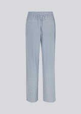 Wide legged pants the color Dusk in a patterned satin. CarmelMD pants has a medium waist with zipfly, button closure, and elastic in the back for ekstra comfort.  Shop matching shirt in the same color: CarmelMD shirt