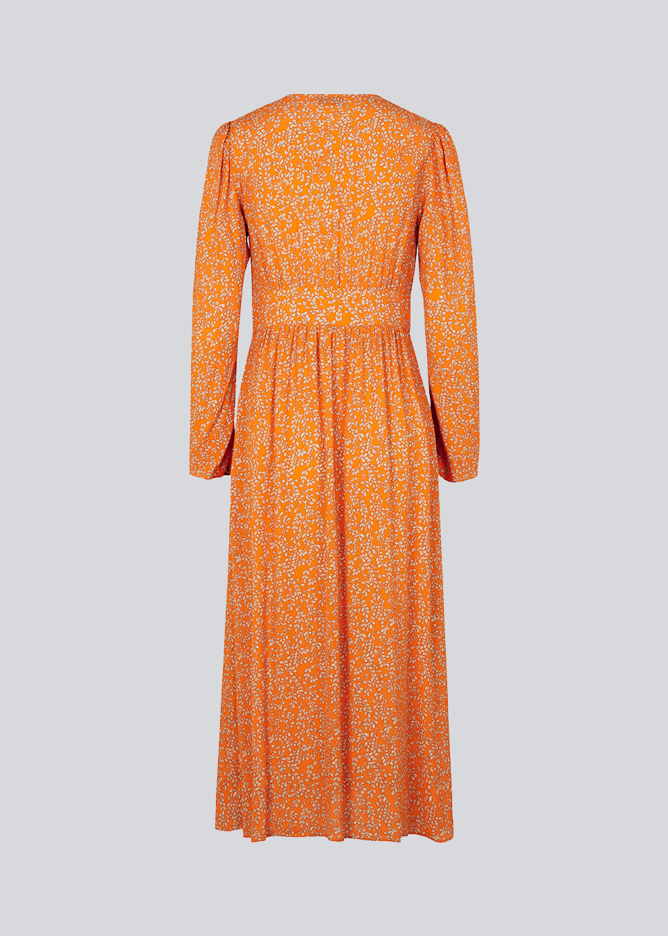 Long dress with puff sleeves and floral print in EcoVero viscose. CorinnaMD print dress is designed with buttons in front and a pretty detail at the waist.