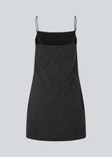 Short dress in black with a clean look in woven cotton. CydneyMD dress is slightly tailored, has adjustable straps, and a hidden zipper on one side. The model is 174 cm and wears a size S/36.