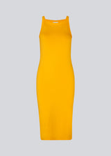 Tight fitted basic yellow dress in organic cotton jersey. DaeMD dress is sleeveless with a high and straight neckline. The dress cuts below the knees. The model is 177 cm and wears a size S/36.