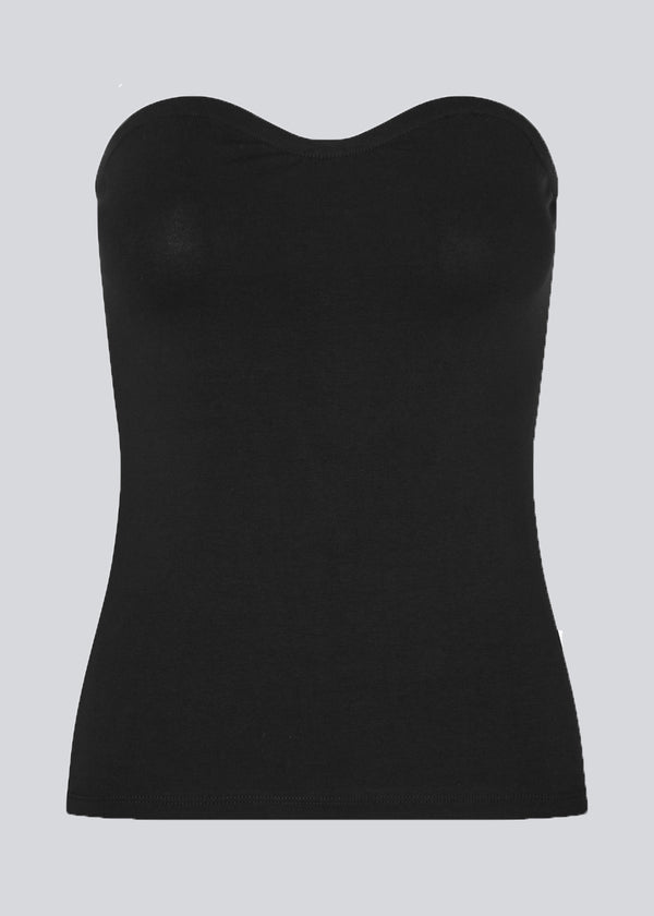 Fitted tube top in black in soft, rib-knitted cotton quality. DaeMD tube top has a sweetheart neckline with a silicone trim on the inside.