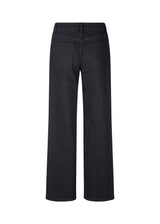 Cool jeans in black in a nice organic cotton quality. EltonMD jeans are high waisted and have wide, straight legs.