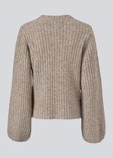 Simple rib knit with a slim silhouette, voluminous balloon sleeves and a round neckline. The trim on sleeves and neckline is knitted in a smaller rib. Goldie o-neck is made from an alpaca blend that adds a luxurious feel and look.