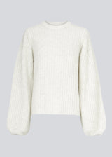 Simple white rib knit with a slim silhouette, voluminous balloon sleeves and a round neckline. The trim on the sleeves and neckline is knitted in a smaller rib. Goldie o-neck is made from an alpaca blend that adds a luxurious feel and look.