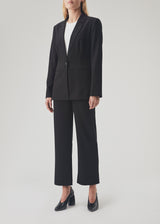 Classic fitted blazer. The Kendrick blazer is closed at the front with a single button and has front pockets. Kendrick Blazer in Black is a Modström Bestseller and a must-have black Blazer as a basic styles in your waredrobe.