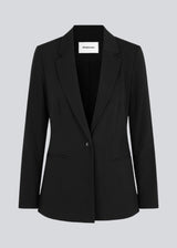 Classic fitted blazer. The Kendrick blazer is closed at the front with a single button and has front pockets. Kendrick Blazer in Black is a Modström Bestseller and a must-have black Blazer as a basic styles in your waredrobe.