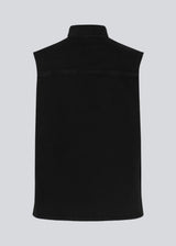 Cool vest in organic cotton. Nour vest has a boxy fit, which is easy to style over a t-shirt, shirt, or a dress for adding a cool element to the look. The vest is closed with buttons at the front. The model is 173 cm and wears a size S/36