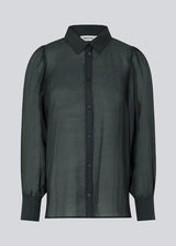 Classic shirt in dark blue in a light and airy material. Oskar shirt has a relaxed fit with voluminous balloon sleeves finished with a wide cuff. The shirt is a bit sheer for an ultra-feminine expression. The model is 174 cm and wears a size S/36.