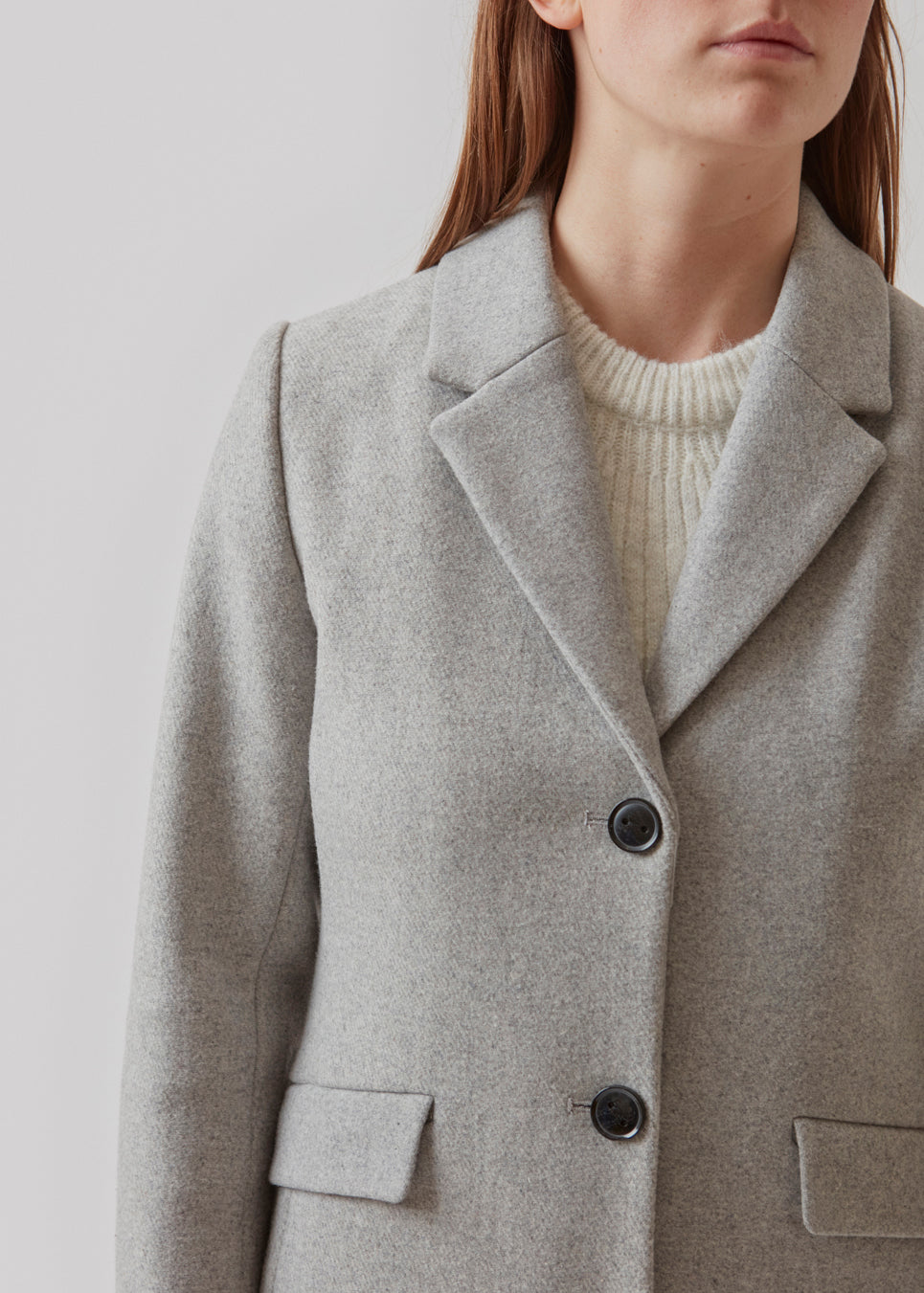 Beautiful, long wool coat in grey. Pamela coat is closed by 3 big buttons at front and is waisted, which gives a feminine look. Because of the high content of wool you will be able to keep warm all through fall and the mild winters.