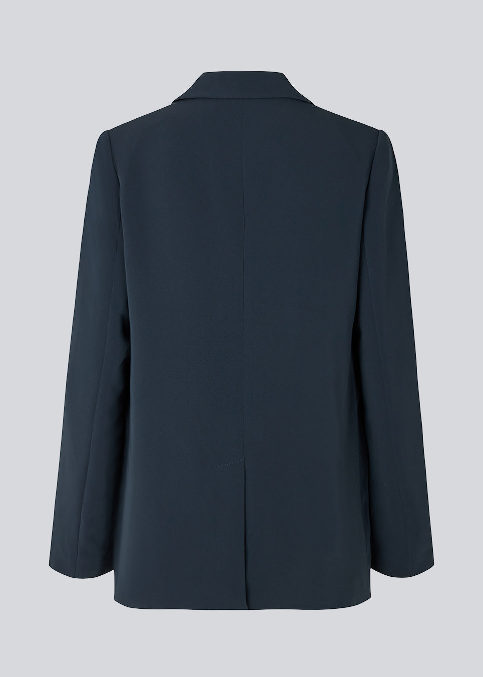 Blazer with an oversize fit and an asymmetrical look. PerryMD blazer is designed in a light material, which is easy to style with the matching pants or over a dress on a summer evening. The model is 177 cm and wears a size S/36.  Shop matching pants to complete the look: PerryMD pants.