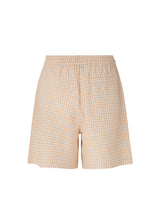 Relaxed shorts in beige in a structured check quality. RimmeMD shorts have an elasticated waist, side pockets and a decorative fake pocket on the back. The model is 173 cm and wears a size S/36.