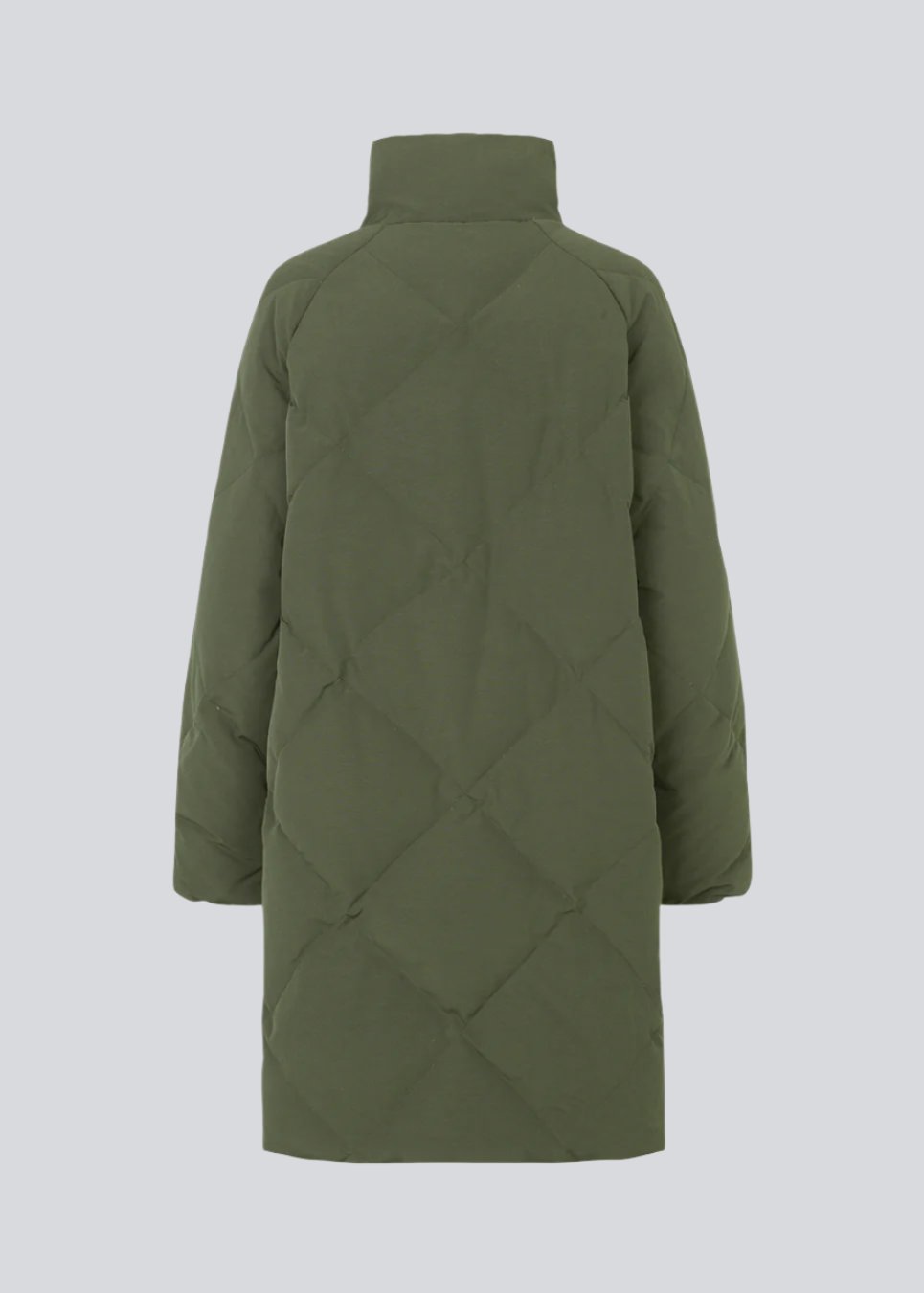 Quilted jacket with down filling i green. ScarlettMD jacket is knee length with a high stand-up collar and a zipper with wind flap with press-studs. The jacket has two patch pockets with press studs in front and an elasticated cuff. The model is 177 cm and wears a size S/36.