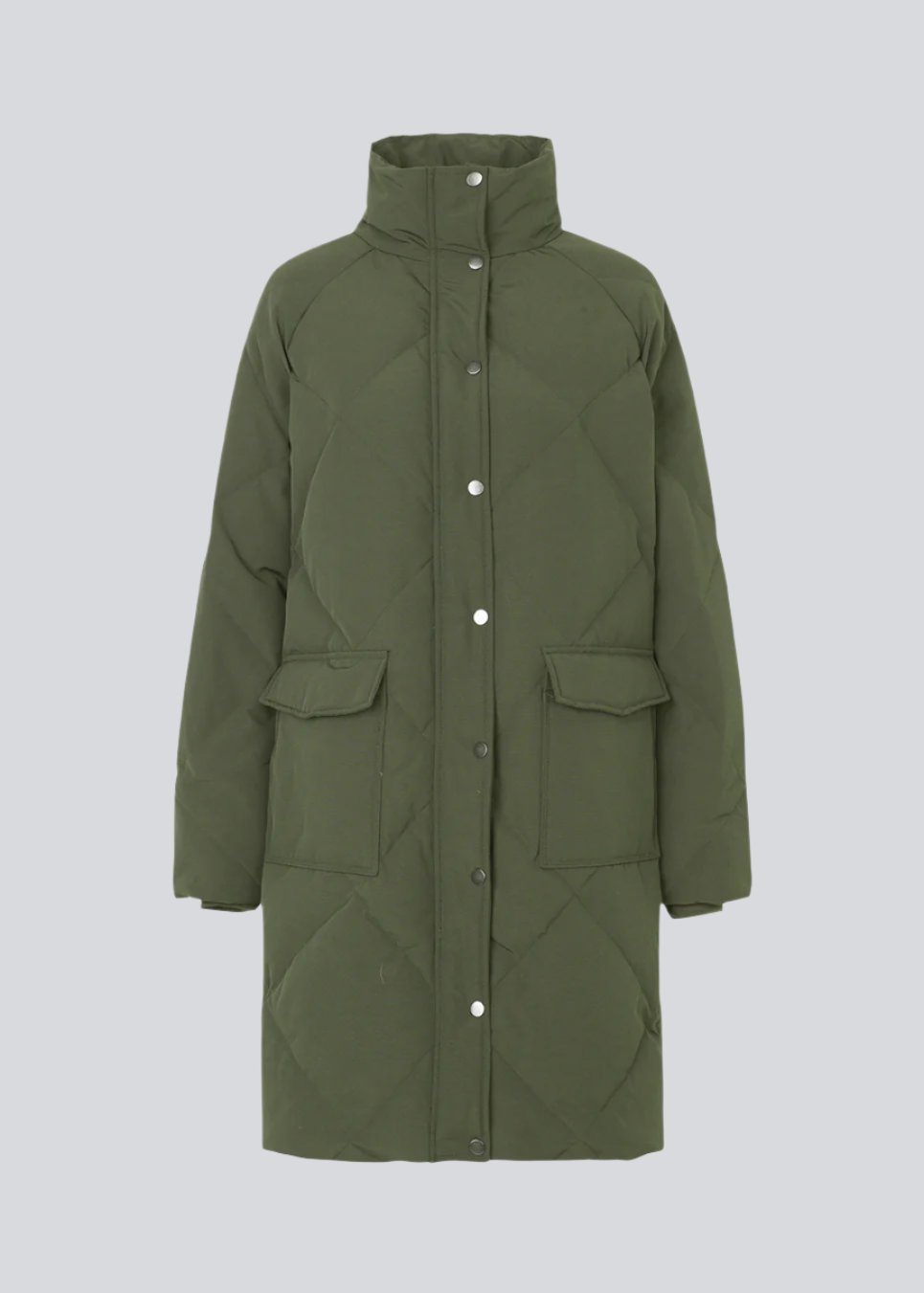 Quilted jacket with down filling i green. ScarlettMD jacket is knee length with a high stand-up collar and a zipper with wind flap with press-studs. The jacket has two patch pockets with press studs in front and an elasticated cuff. The model is 177 cm and wears a size S/36.