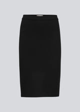 Simple, stylish and a must-have tight skirt. Tanny skirt is knee length and has a small slit at the back. The stretchable material creates a perfect fit. The model is 174 cm and wears a size S/36