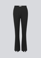 Nice pants in a soft quality with stretch. Tanny slit pants has a simple design with an elasticated waistline and a tight fit. The slit detail at the hem creates more width and effect at the bottom.