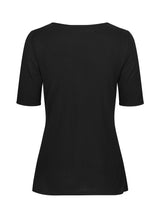 Basic t-shirt with short sleeves and a wide, square neckline. TempoMD t-shirt is made from a light material with a relaxed silhouette. The model is 173 cm and wears a size S/36