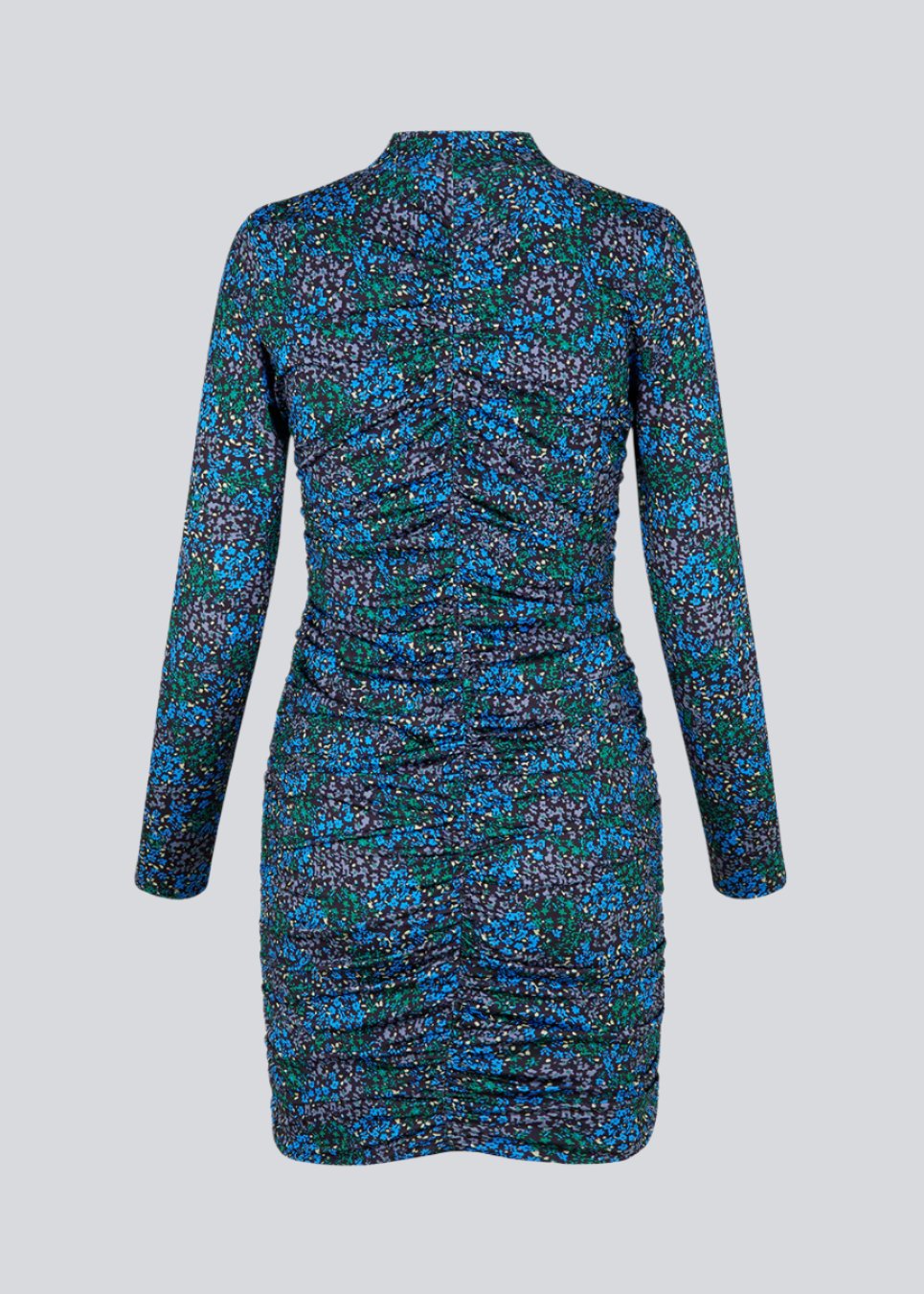 Short dress in the color Malibu Poerty Flower, with long sleeves and low collar. TilloMD print dress is designed with a slim shape with a wrinkled, elastic detail down the center front and center back.