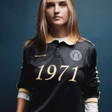 Football jersey made in collaboration with the Danish football team Brøndby Women. The 1971 Polo in navy with yellow details features a loose fit, with a placket closure and collar, as well as long sleeves that have ribbed cuffs. The polo features Brøndby Women and Modström logos on the chest.