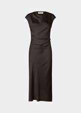 Sleeveless maxi dress with pleats in the side. TailorMD dress is made in satin and has a high neck, invisible zipper in the back and a slit in the side seam. The model is 175 cm and wears a size s/36.
