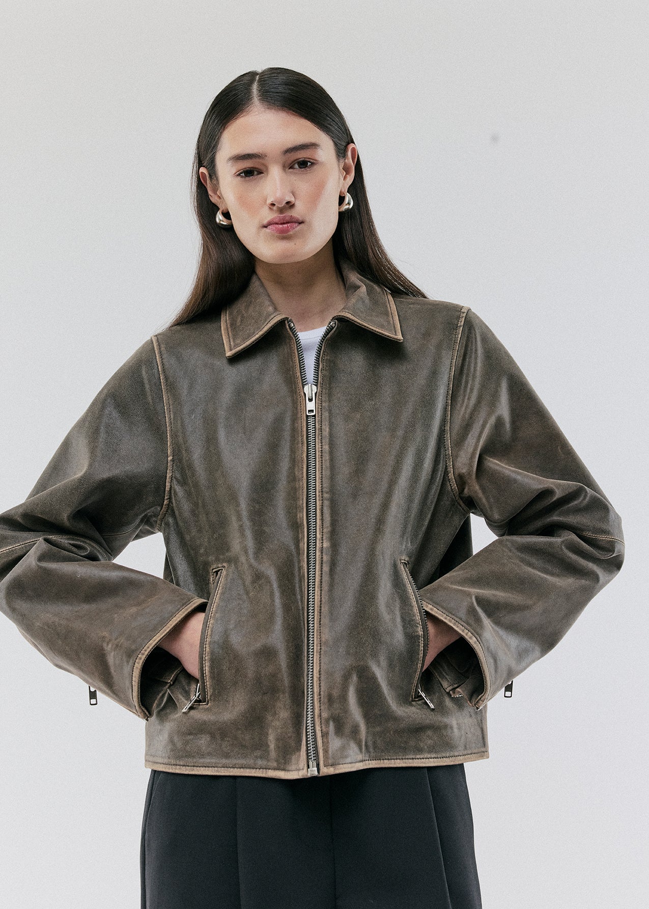 Brown Leather jacket with a loose fit in 100% lamb leather. NimaMD jacket has a zipper closure, shirt collar and two front pockets.