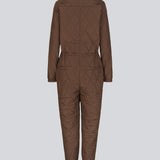 Cool, quilted jumpsuit in brown. Krystal padded jumpsuit has a visible zipper at the front and elastic in the waist, which gives a feminine look. The jumpsuit has polyester padding and is therefore a perfect match for the mild winters.