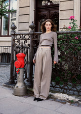 Pants in a relaxed fit in the popular color: Spring Stone/beige. AnkerMD wide pants have a regular waist with pleats in front and wide, long legs. Decorative back pockets and side pockets. 