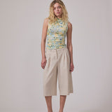 fitted top in an elastic material. NettieMD print top is sleeveless, has a high neckline, and has gatherings in the side
