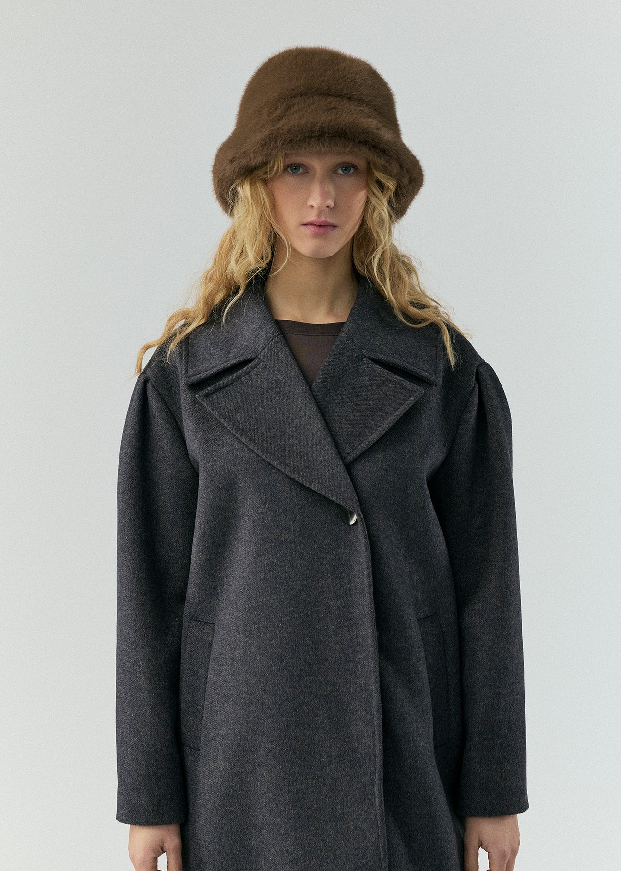 DemmiMD Hat is a soft bucket hat with a fluffy finish and a classic rounded shape. The wide brim gives the hat a relaxed expression and makes it an easy addition to seasonal looks. Style it with a jacket or knitwear for a cool everyday look.