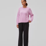 Nice knit with long sleeves in rosa. Valentia o-neck has a rib edge at the neck, sleeves and bottom. The knit has a loose fit, which makes it perfect for the cold days.