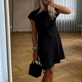 Short-sleeved dress with ruffled details. Pandymd dress has a loose fit with volume in the skirt