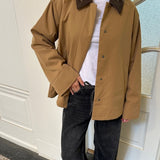 Lose jacket in beige with a contrast corduroy collar and hidden press buttons. Orkidemd jacket has an inverted pleat on the back.