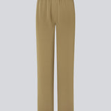 Bukser i et simpelt design med brede ben. Perry pants har skrålommer i siden og en elastisk talje for et behageligt fit. Indersøm (S/36): 81 cm Bukserne forlænges med 0,5 cm for hver størrelse. 