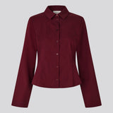 Classic fitted shirt in a cotton mix in a beautiful dark red color/burgundy. ToveMD shirt has a collar, button closure in front and long wide sleeves. The color matches the shirt in the model picture.
