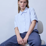 Cropped shirt with rhinestones and puff sleeves Patriziomd shirt has a shirt collar and button closure in front. The model is 175 cm and wears a size s/36.