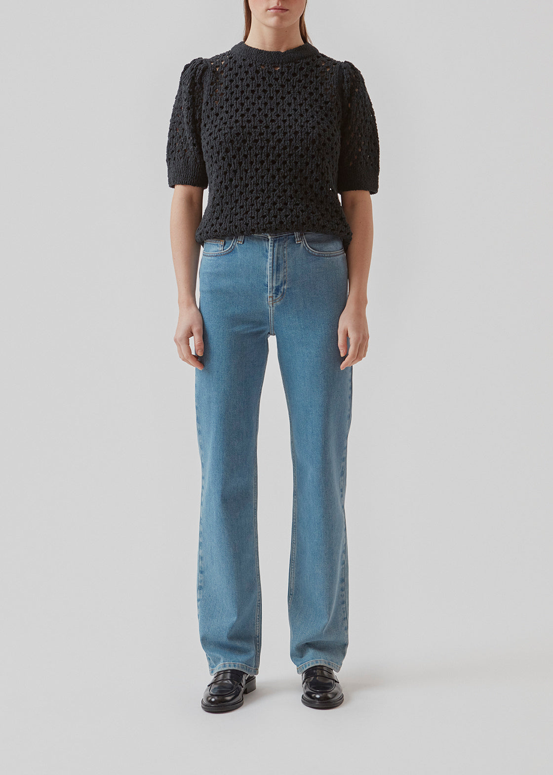 AuroraMD o-neck is created from organic cotton with an airy crochet look. The jumper has a round neckline and short sleeves with wide hem.