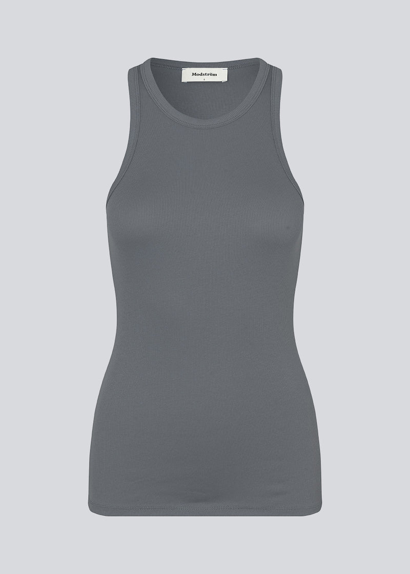 Cool basic top in grey in a soft cotton rib. Igor top has a tight fit with a racer back. The top is perfect for a sporty look. The model is 174 cm and wears a size S/36<br>