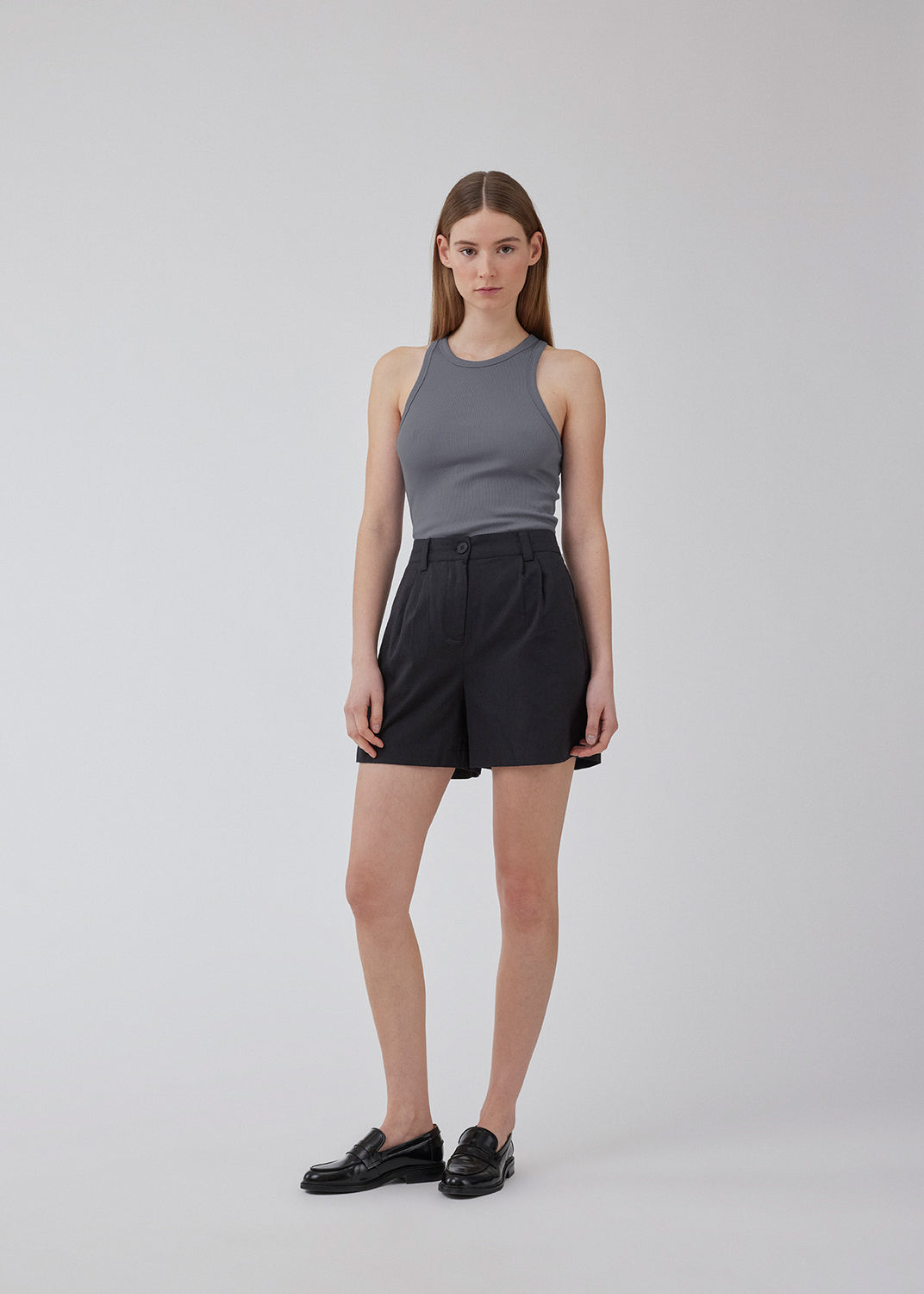 Cool basic top in grey in a soft cotton rib. Igor top has a tight fit with a racer back. The top is perfect for a sporty look. The model is 174 cm and wears a size S/36<br>