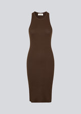 Basic dress in dark brown in a soft ribbed cotton fabric. IgorMD dress is a slim-fitted style with racer back. Perfect to style for a sporty and relaxed look. The model is 173 cm and wears a size S/36