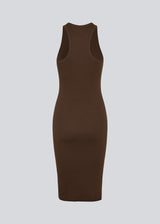 Basic dress in dark brown in a soft ribbed cotton fabric. IgorMD dress is a slim-fitted style with racer back. Perfect to style for a sporty and relaxed look. The model is 173 cm and wears a size S/36