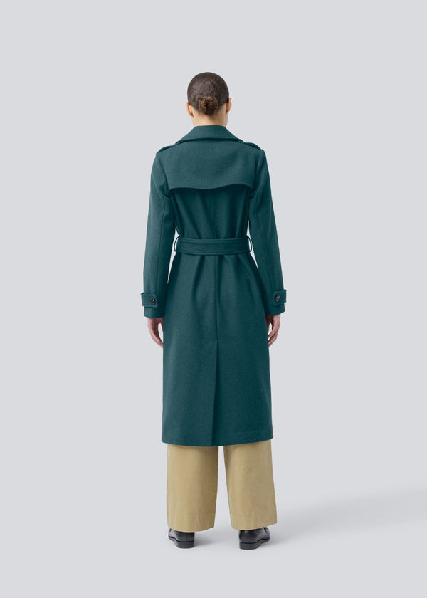 Classic, double-breasted wool coat with collar and notch lapels. ShayMD coat has a wide tiebelt at waist, shoulder straps, wide cuffs and open yoke. With lining and single back vent.