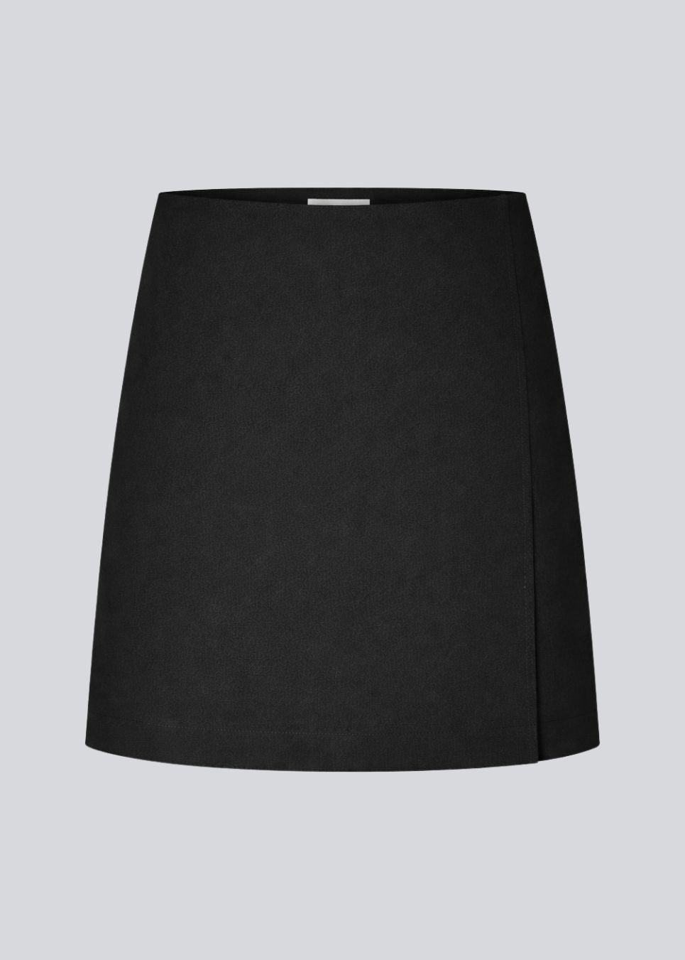 Classic A-line black skirt in short length. GaleMD skirt has a simple expression with a hidden zip at the side seam and a slit in front.&nbsp;