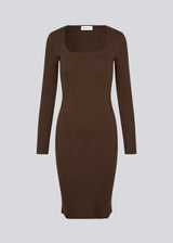 Ribknitted dress in brown in a tight fit cotton quality. ToxieMD dress has a square neckline in front and long sleeves.