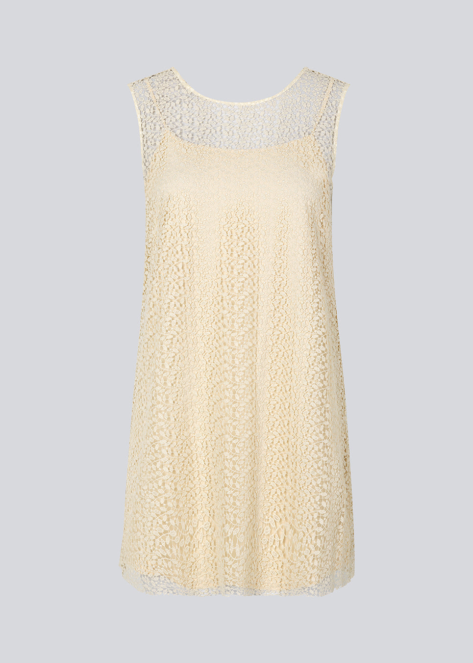 Sleeveless dress in a short length cut from a lace material. DionaMD dress has a round neck in front and a deep neckline in the back. The model is 177 cm and wears a size S/36.